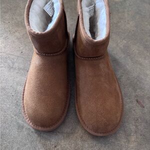 Koolaburra UGG Brown Suede Ankle  Boots